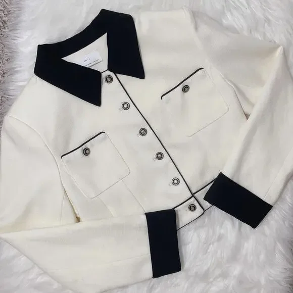 Korean structured contrast collared cropped jacket - Picture 4 of 4